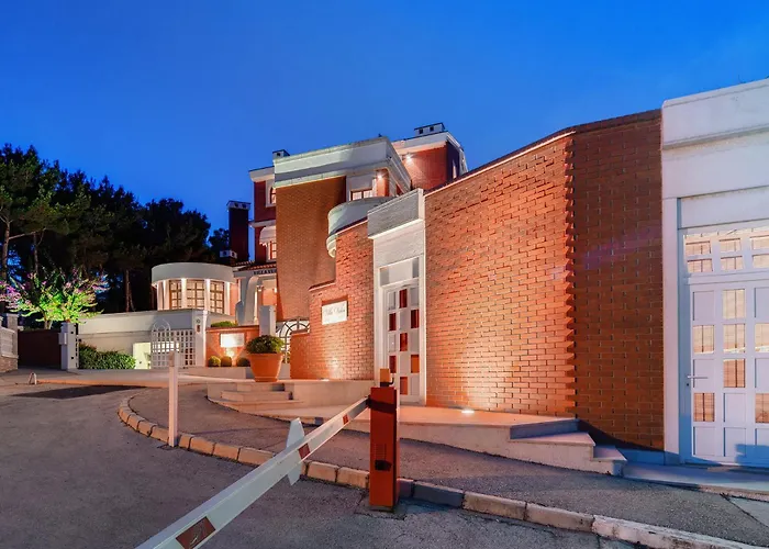 Vulin Veruda ヴィラ プーラ